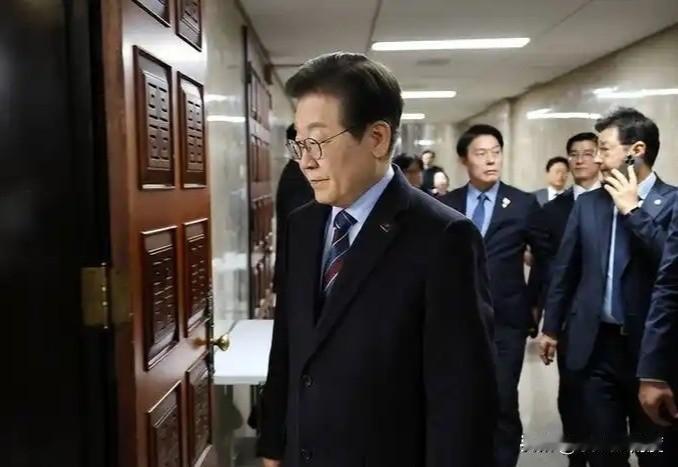 恼羞成怒！李在明的小算盘被泽连斯基在联大公开曝光了。韩国瞒着全世界，包括国内