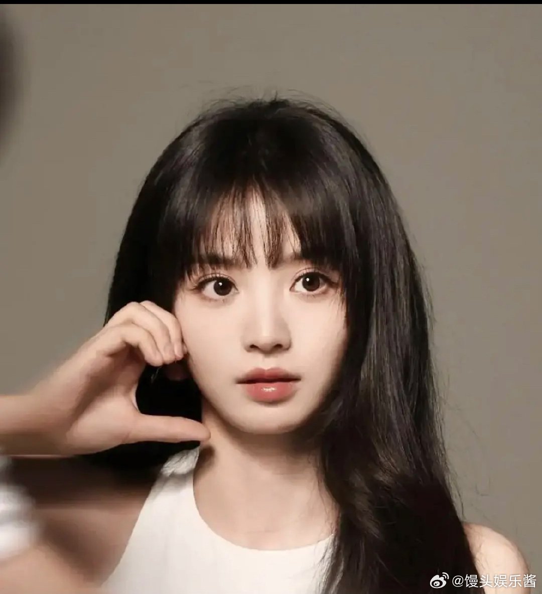田曦薇嘴巴早期怎么这么薄，现在看起来比以前厚很多，真的很不一样