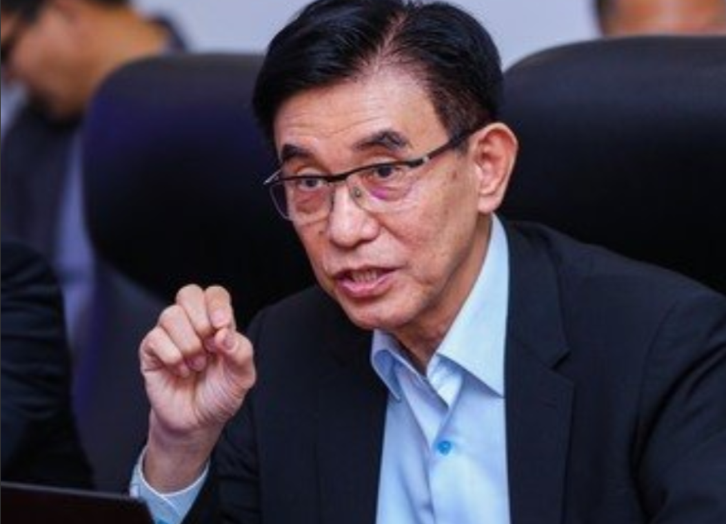 比芯片断供更可怕？中国物理博士尹志尧指出：“美国的芯片专家基本上都是华人”；63