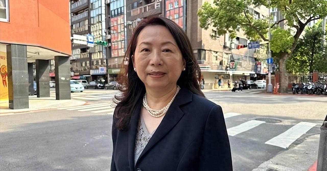 赖当局对陆配下重手。岛内绿媒报道，曾是台湾民众党新住民委员会主委、台湾新住民发