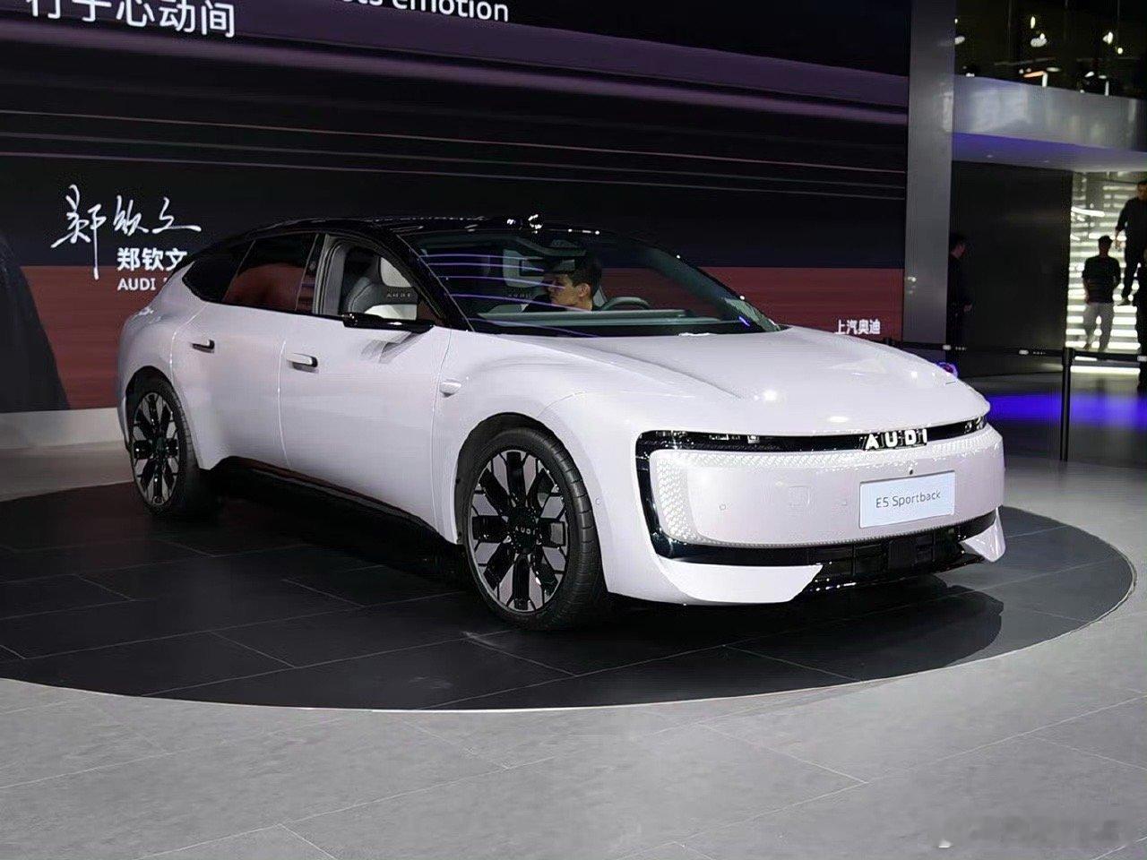 汽车奥迪E5Sportback上市，最新设计的旅行电动车，神态像极