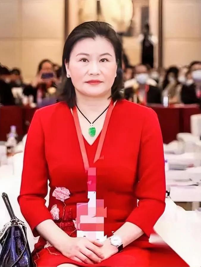 玻璃女王周群飞你真了解她吗九成网友没听过这几条冷知识。别天天喊创业就