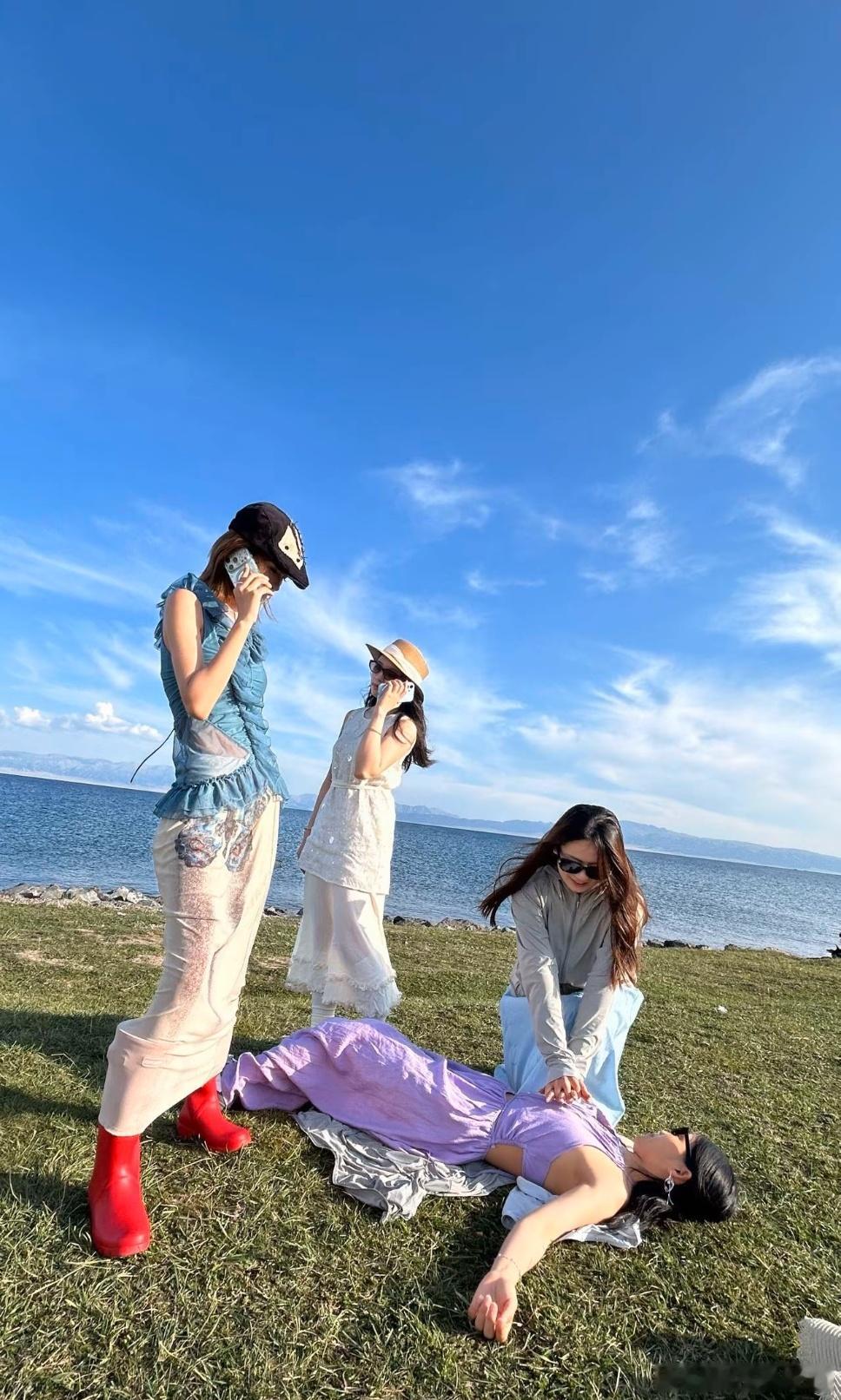 这里有人被新疆美晕了报告朋友们，这儿有人被喀纳斯风景美晕了，快来快来