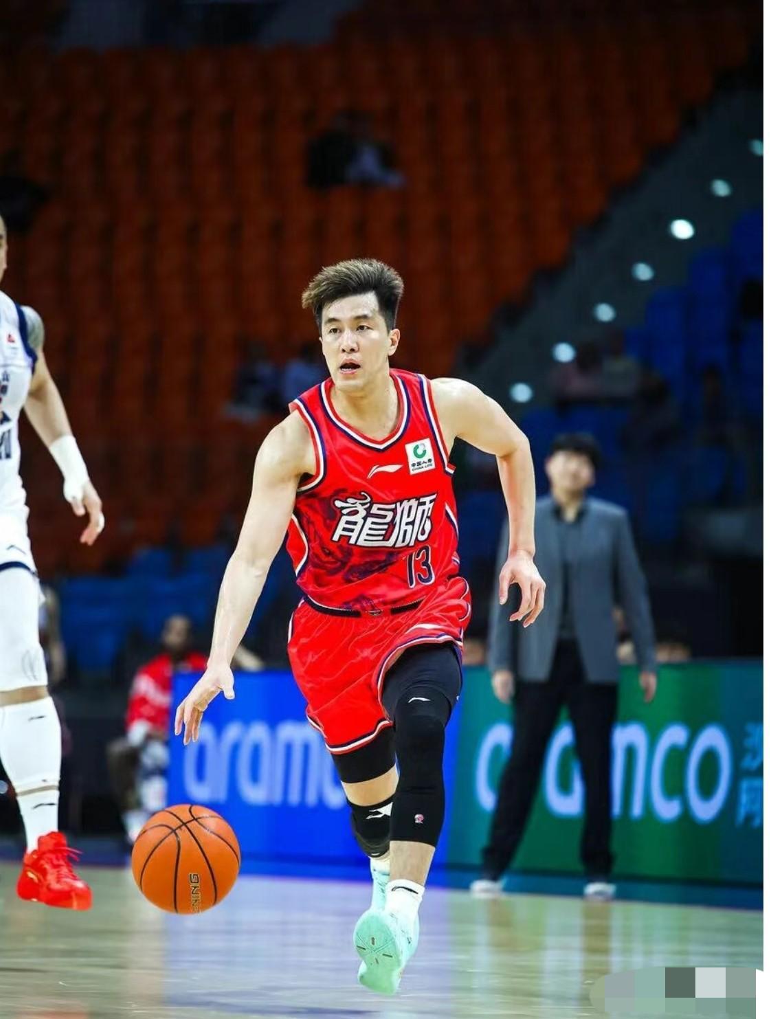 广州龙狮深夜发文，左膝前交叉韧带受伤，按正常这个伤病周期，休息时间应该在9-12