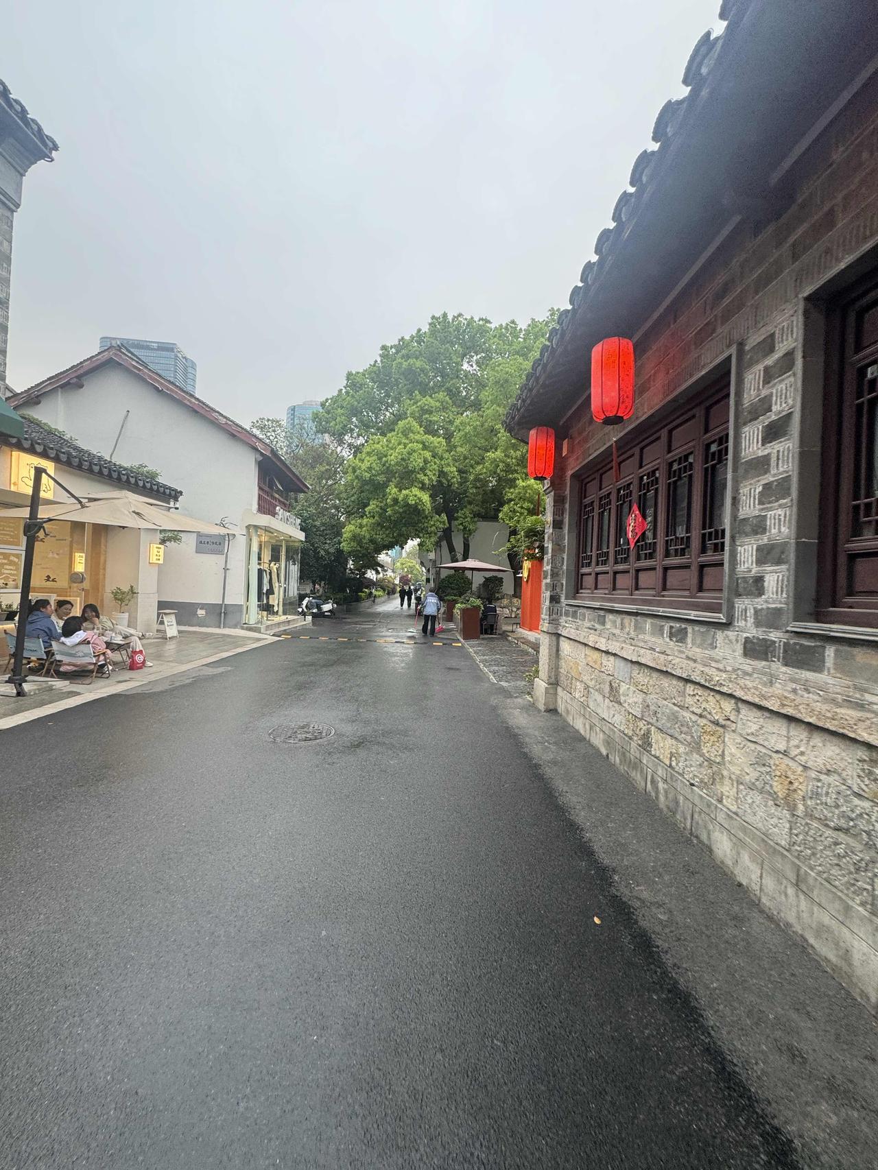 上联：雨润千山万树绿，请你对下联“谷盈万物苏”