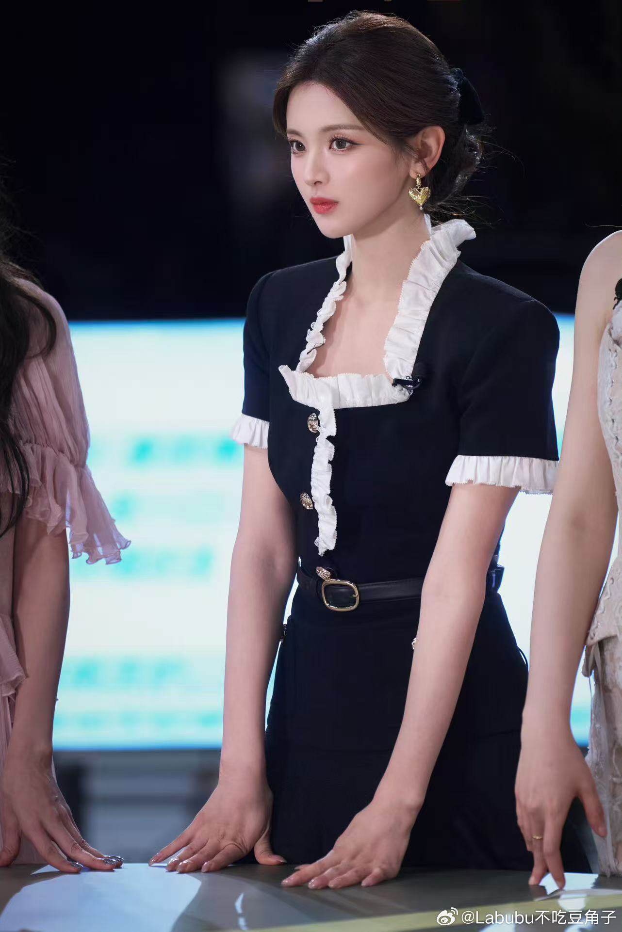 杨超越心动的信号是让我心动对吧杨超越今天录心动的信号这身确实好看，温婉千金风拿