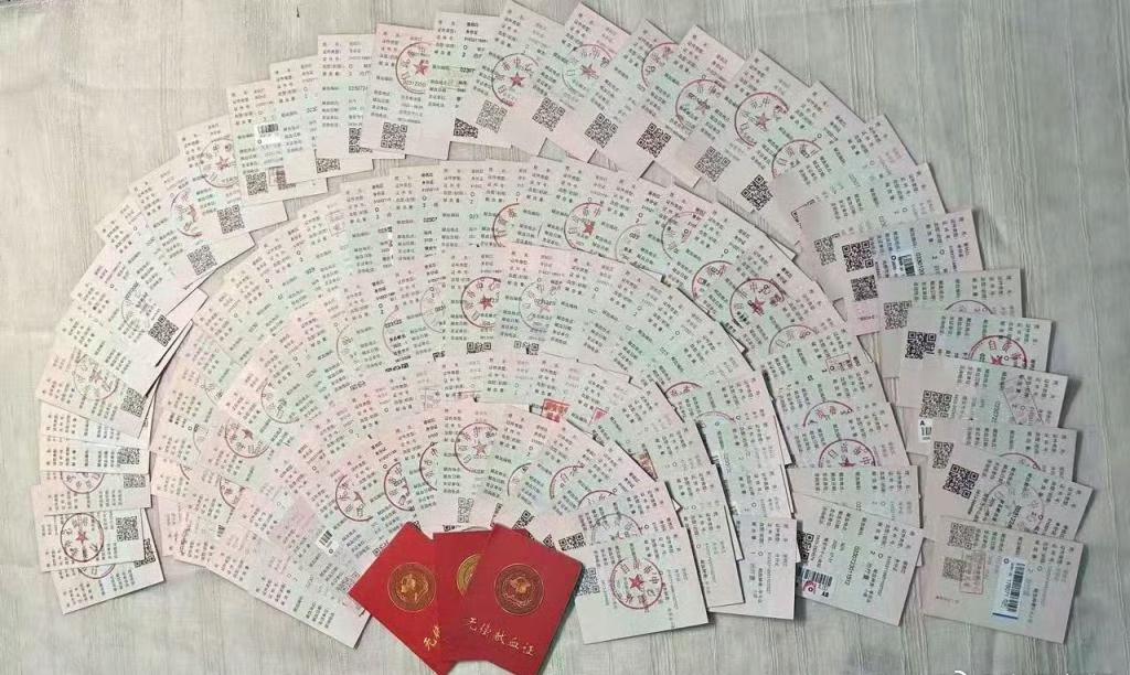 四川自贡有个谢大哥，以前是消防员，因为见过太多生离死别，总觉得献血是件能救命的大