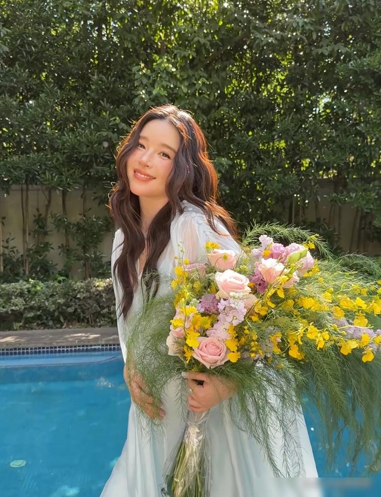 我是发现了​阚清子真的是我见过娱乐圈怀孕最久的女明星没有之一。​从七月份