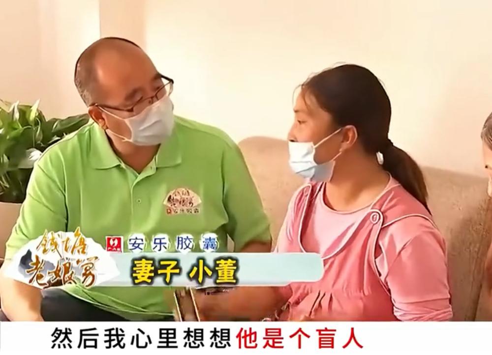 妻子嫁了盲人老公，本以为拿到了永不出轨的安全牌。她暗自笃定：他连门都出不利索，想