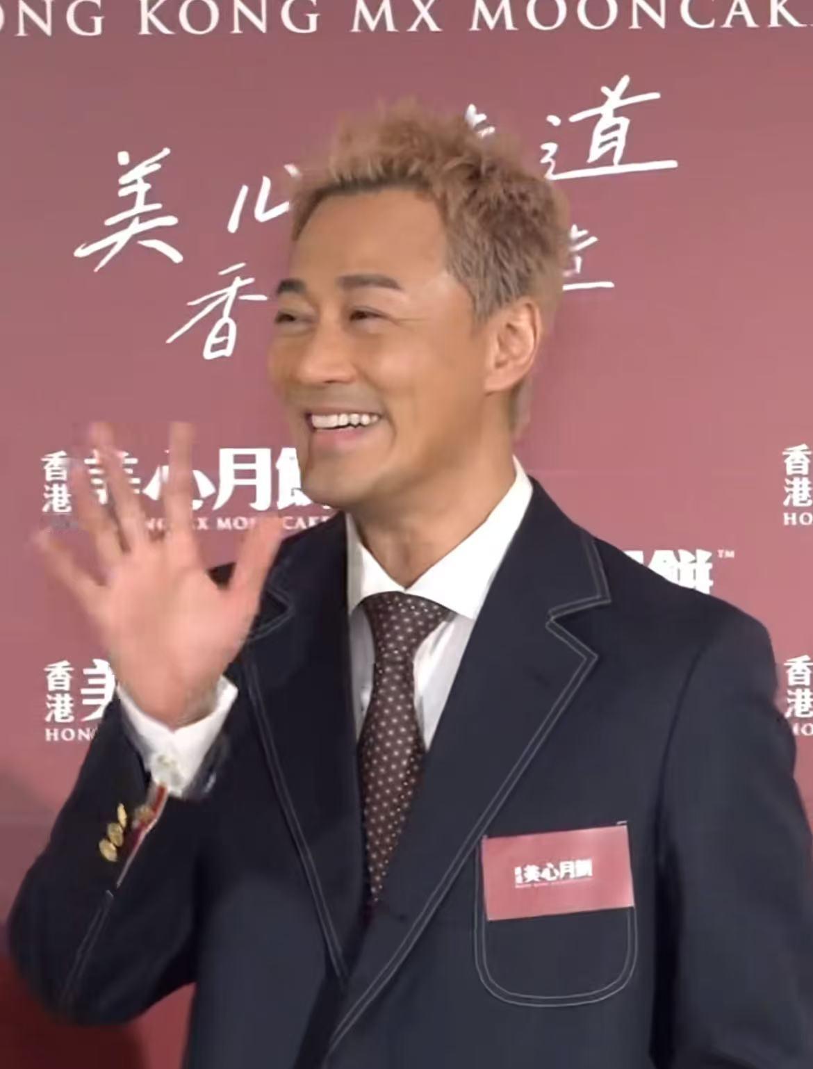 林峯今日出席活动春风满面，心怡神悦。这几天港圈失踪人士徐子珊小姐终于被“捕获”，