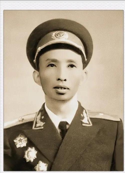 1955年定军衔那年，李迎希气得摔了杯子，他打了一辈子仗，济南战役立下大功，粟裕