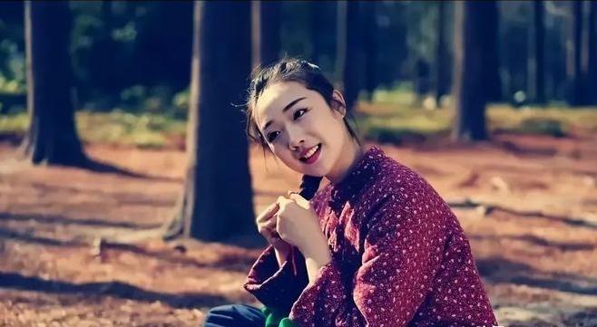 1972年，上海一对知青未婚生下孩子后，便抱给了老乡，临别时，女知青痛哭道：“1