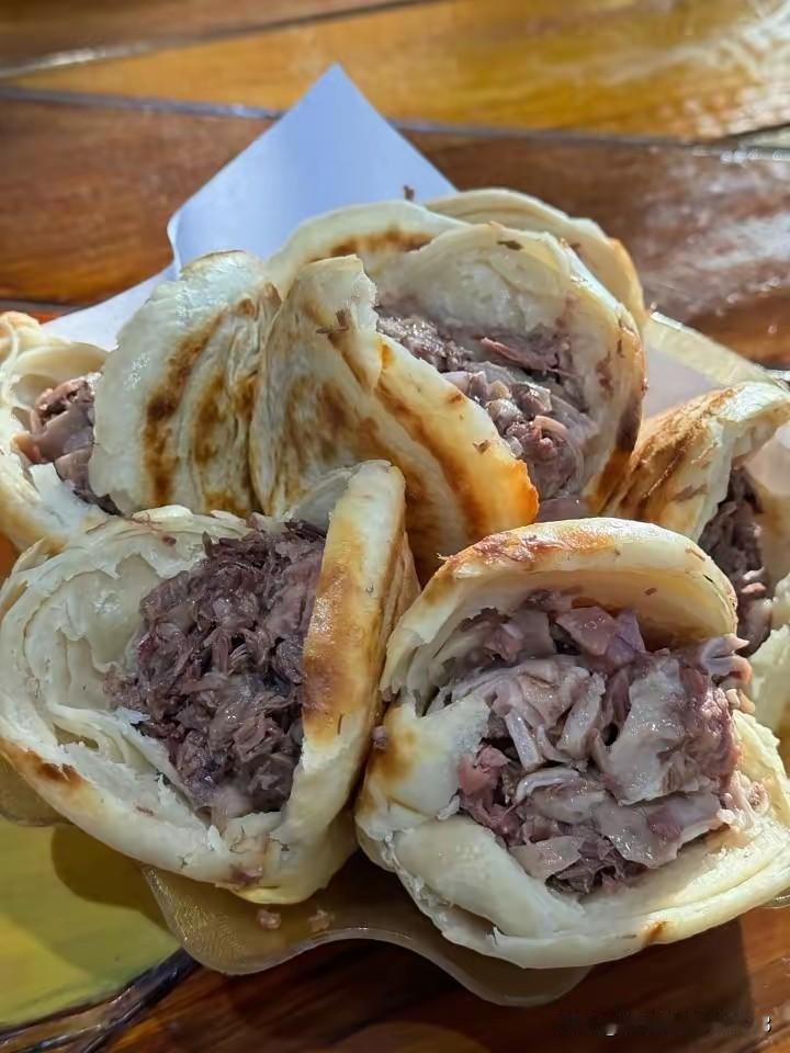 人们常用“挂着羊头卖狗肉”，来形容部分黑心商家以次充好的行径。然而在现实生活中