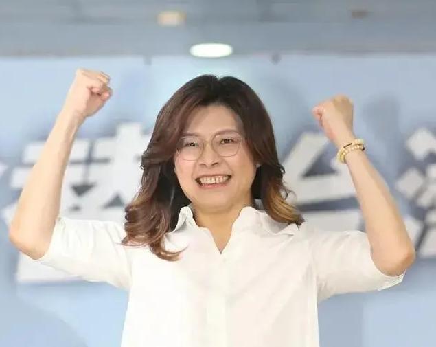 谁说郑丽文是单身的？郑丽文的婚姻挺特别恋爱二十四年才结婚没办婚礼没拍婚