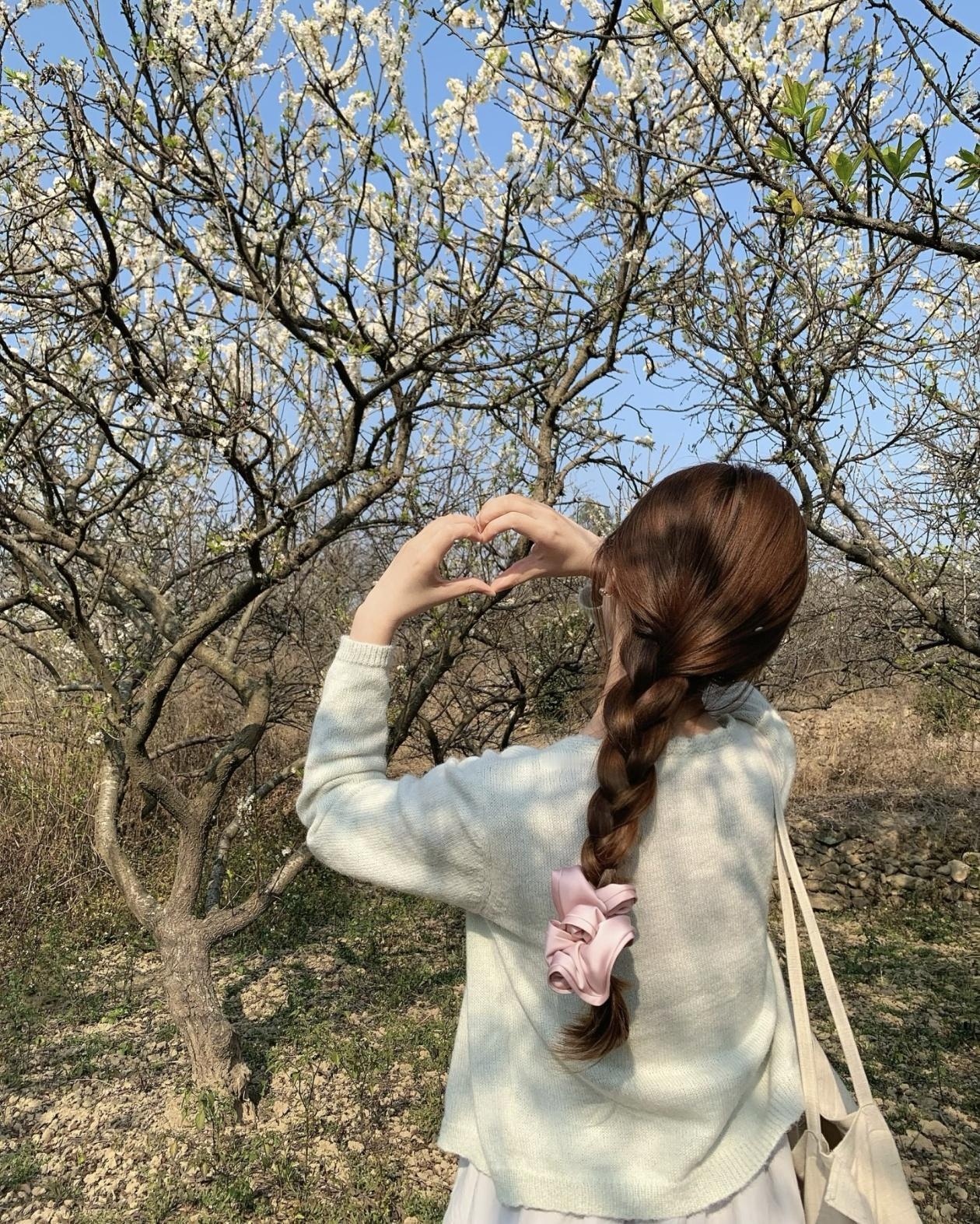 身边一位亲戚就遇上了这事，女儿在广西读了几年书，习惯了当地气候和饮食，嫌河南冬