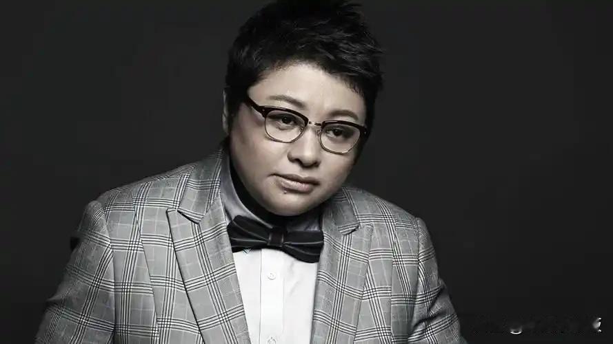 闻听她要退出公益圈心一惊，其实，这件事想说清楚并不难！有消息显示，事件对韩红