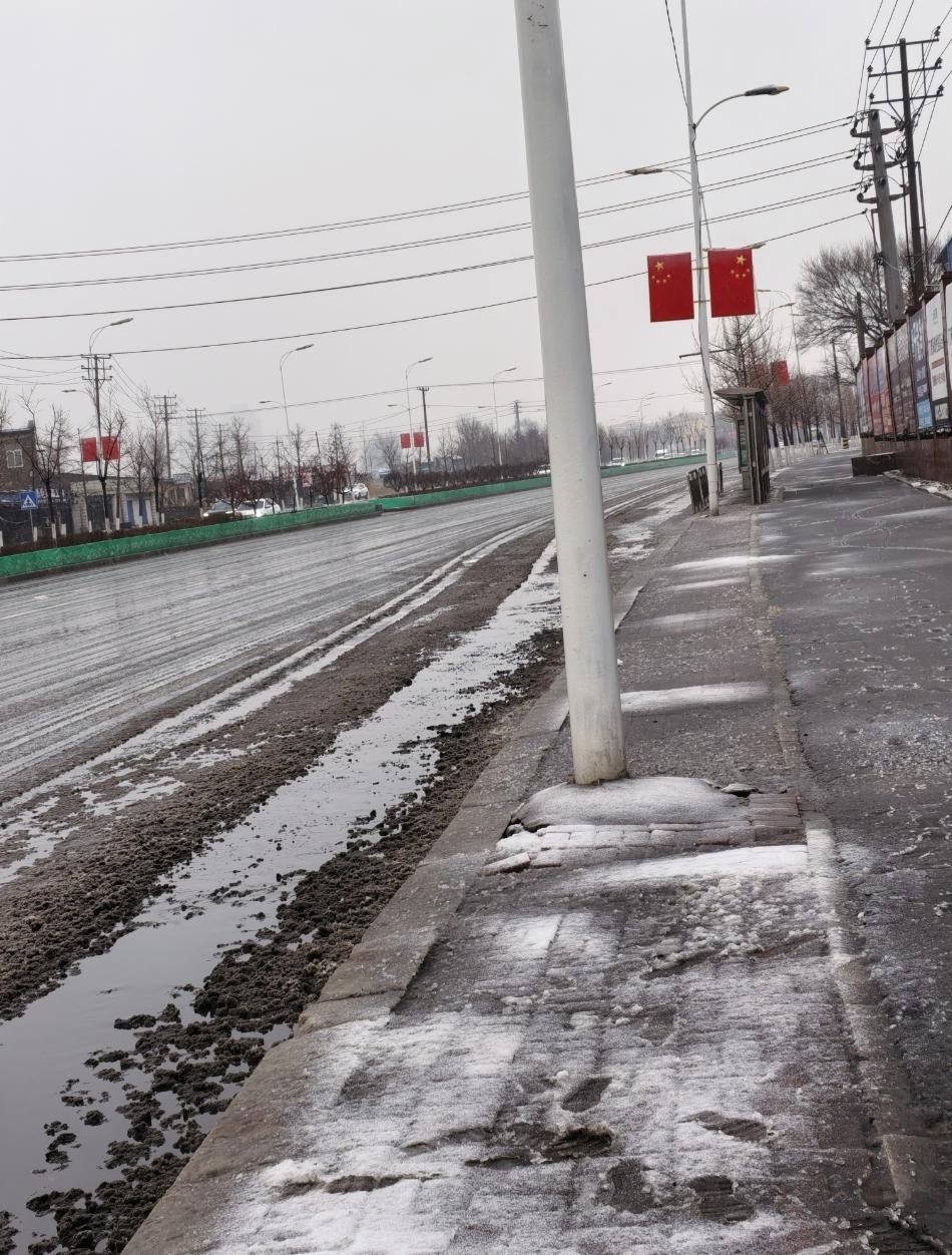 29岁女儿网贷成瘾，父母被逼卖房还债，最后结局让人唏嘘。我同事家的事，听得人心