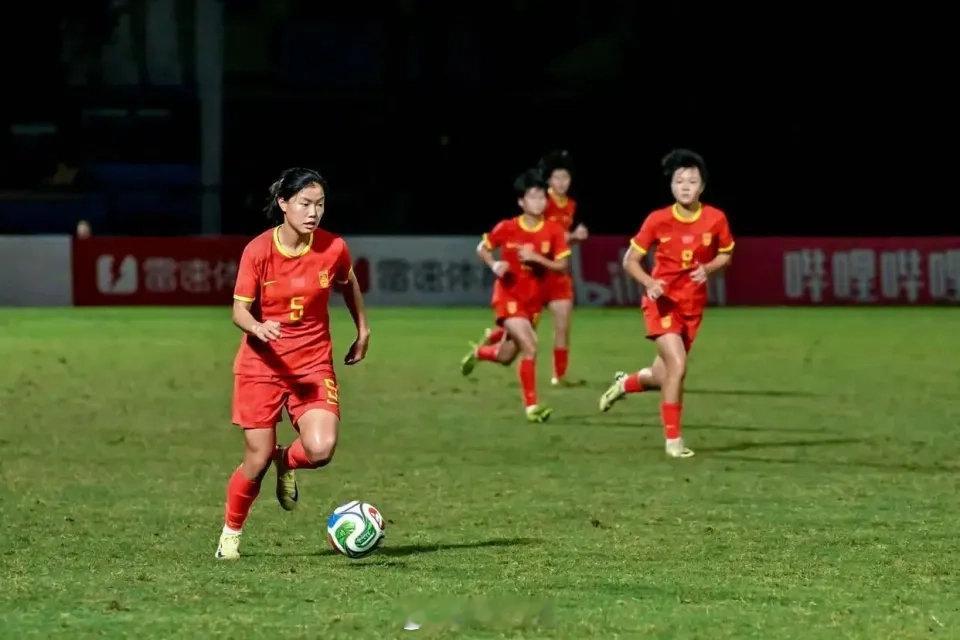 #U17女足抽签不敌阿塞拜疆#如果足球比赛要靠抛硬币决定胜负，那还要教练和训练干嘛？中国女足小姑娘明