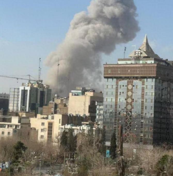 第九波打击！伊朗袭击美军航母，美英油轮被炸，特朗普急了 先说说伊朗这波第九轮