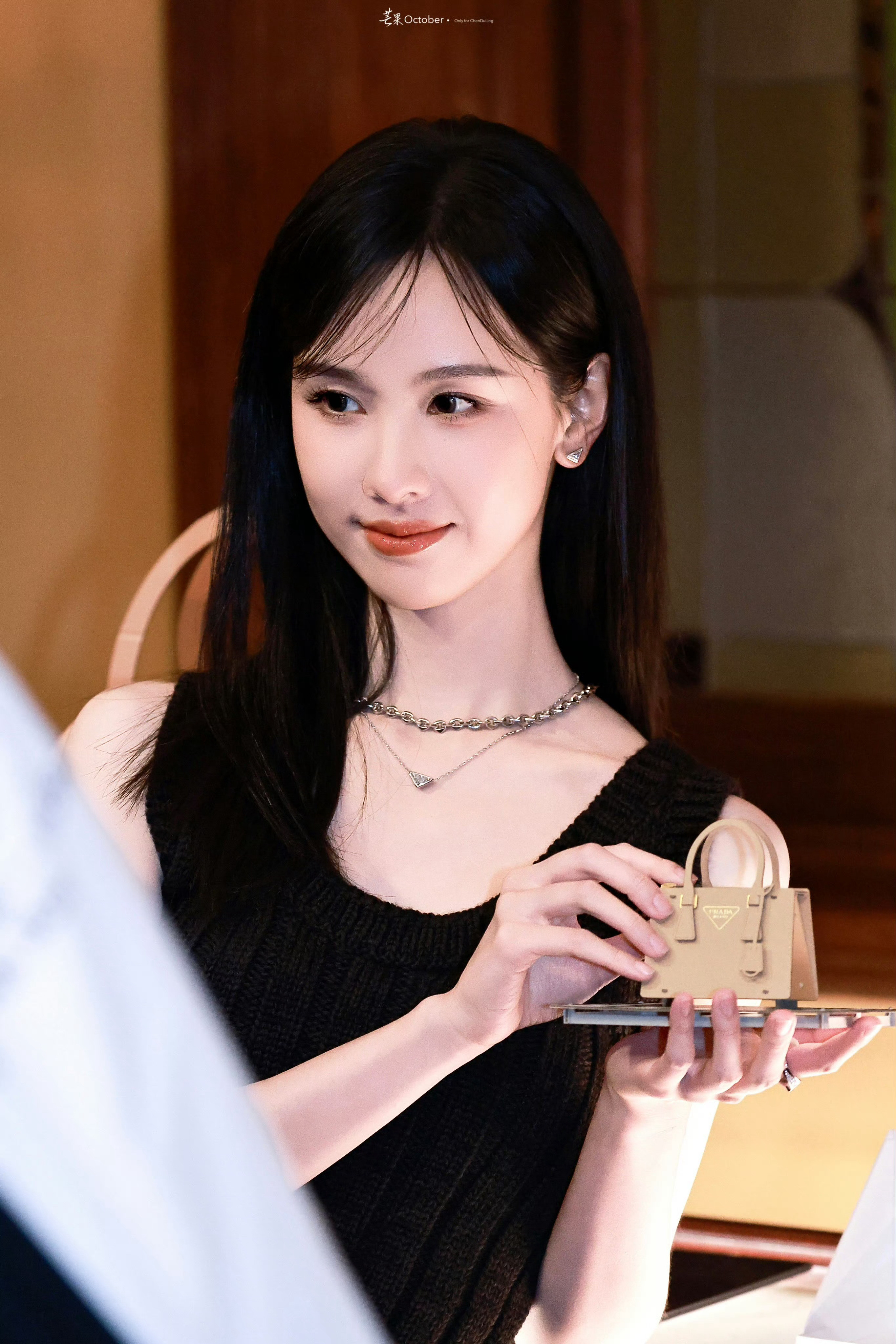陈都灵陈都灵余九琪24年Prada活动上的嘟顶光下都美成这样了陈都灵白幼薇