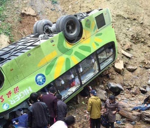 从呼北高速14死到宝兴6死，旅游包车事故如此频发，安全底线还能再松吗？202