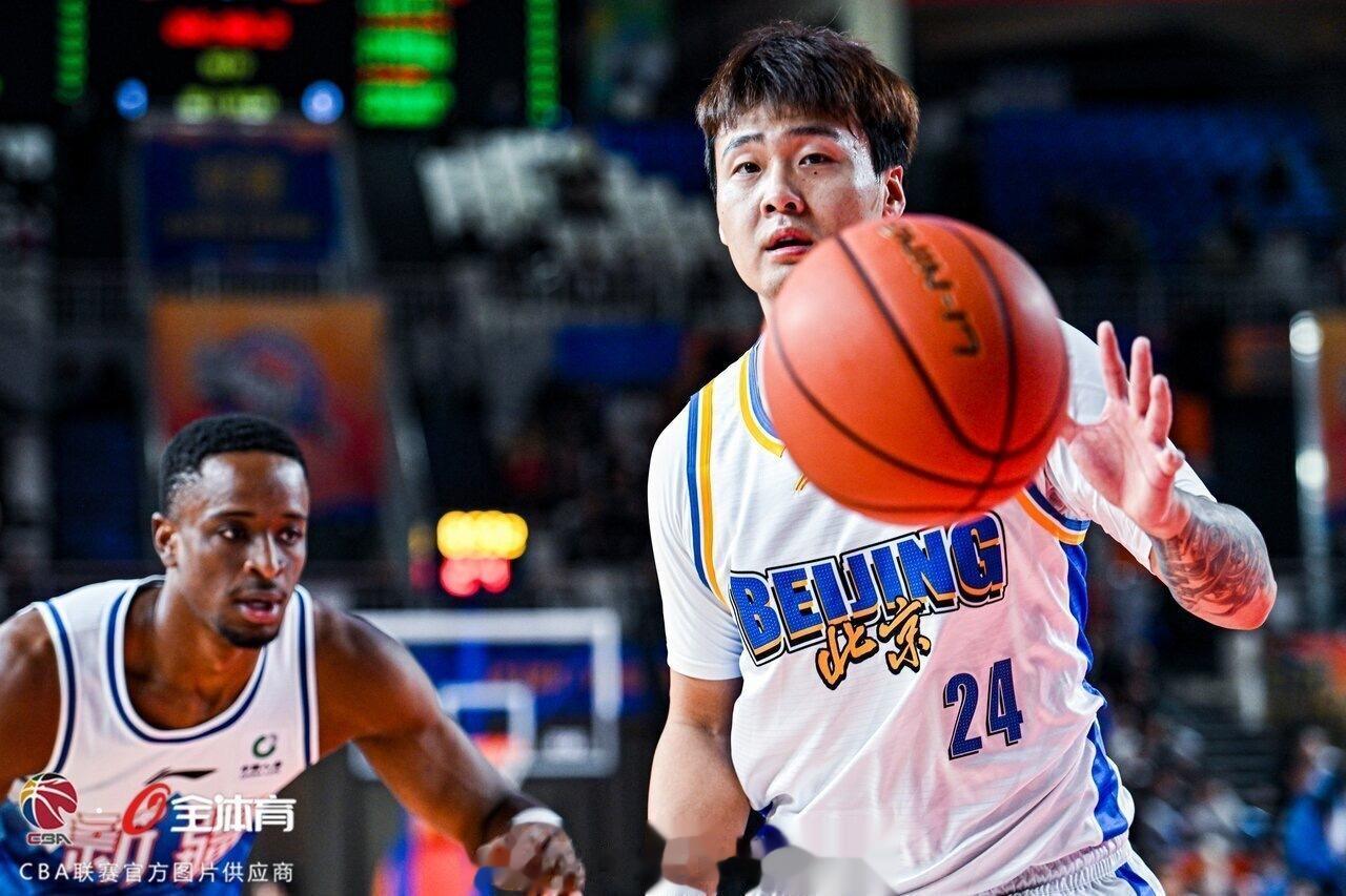 北京男篮晒照回顾比赛: 这场胜利, 是团队篮球最动人的模样