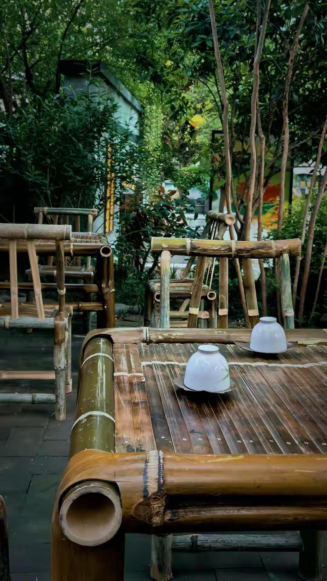 退休两年，我干了一件让老同事都傻眼的事——穷游了24个国家。最久一次在外面漂