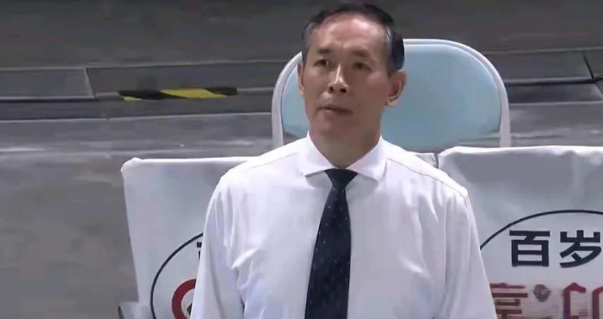 北京北汽男篮与浙江广厦男篮的球员上半场的数据来看！北京表现出色的是周琦：拿到了