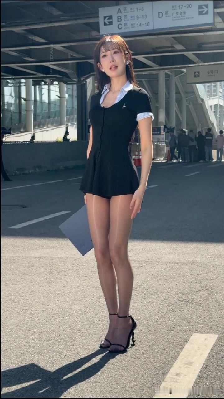 穿通勤装拍写真被吐槽？成片一出全闭嘴了谁懂啊！拍这组通勤风写真，被路人说“穿这