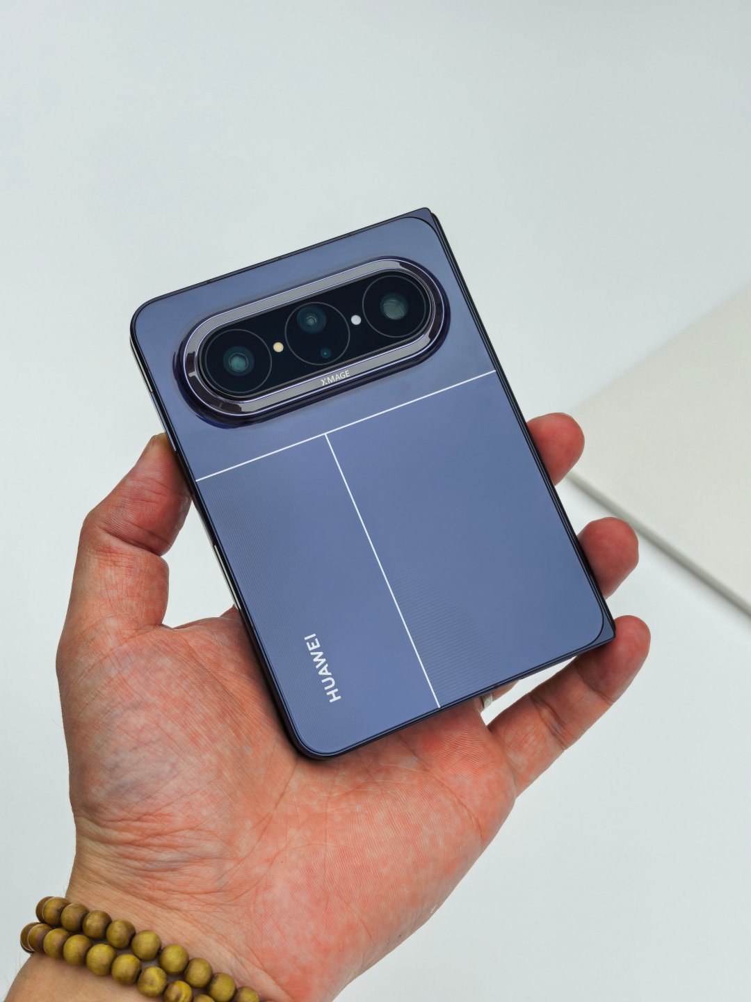 华为安卓苹果今年将齐发阔折叠？果子的首款折叠，基本上也是阔形态的。鸿蒙这边已经