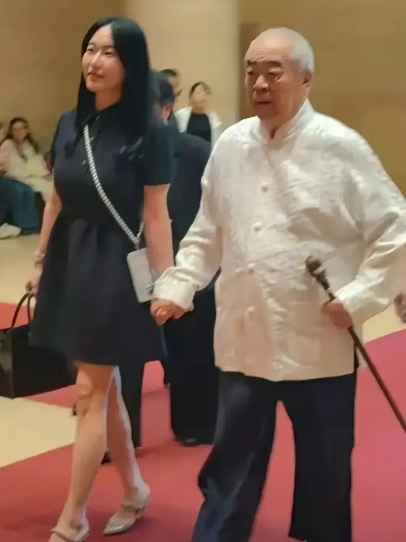 范增何许人，怎可能中美人计，被小娇妻徐萌转走亿万财产！要知道，范增可是一代大师