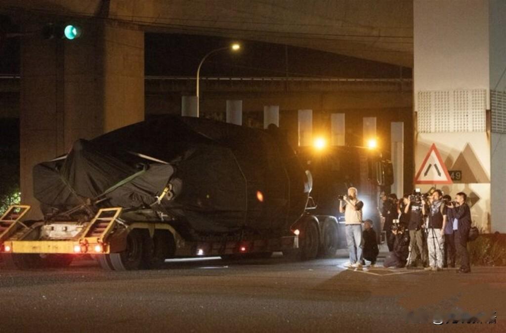 4月26日晚，108辆M1A2T主战坦克最后一批28辆送至宝岛港口，然后它们被装