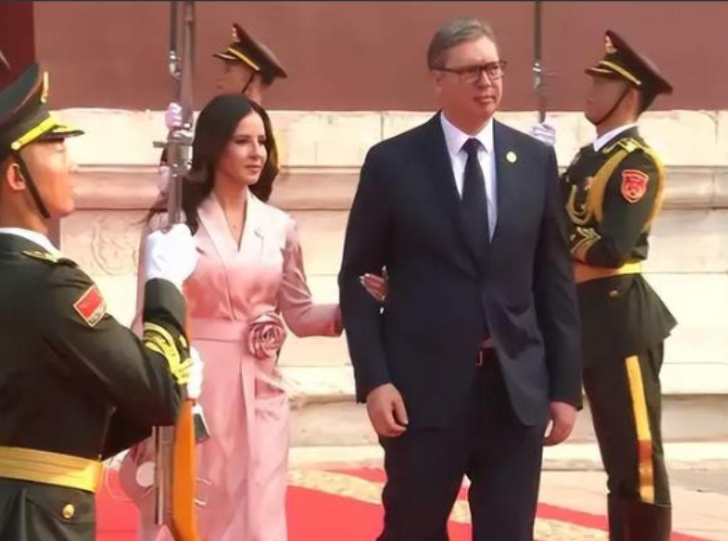 就在整个西方都以为塞尔维亚已经弹尽粮绝，马上就要乖乖投降的时候。一向愁眉不展的武