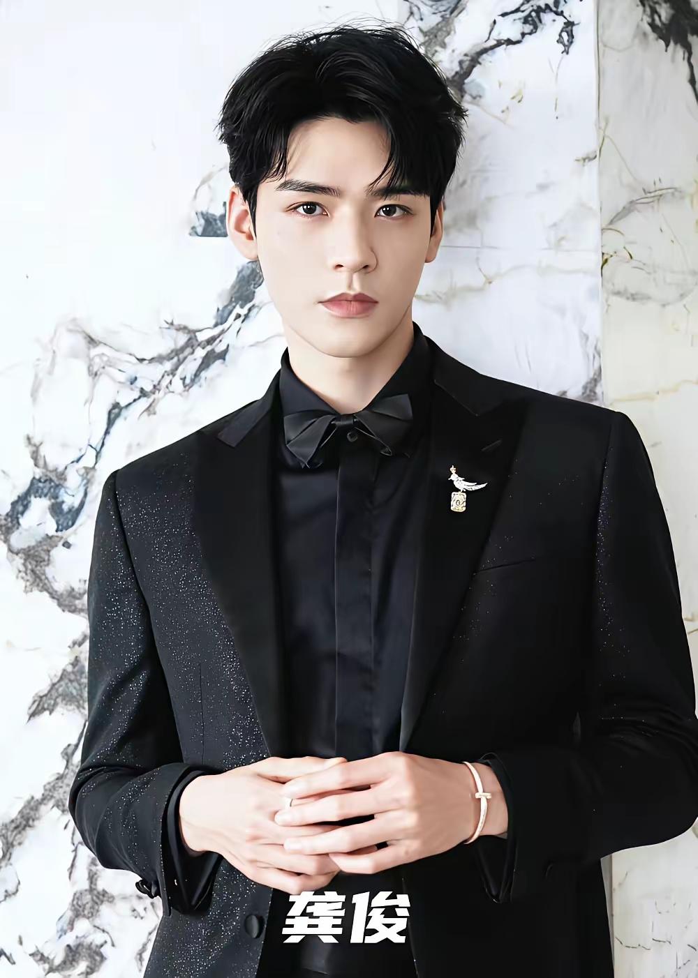 看来看去还得看杨洋啊杨洋的帅的天上才有的极限的美！