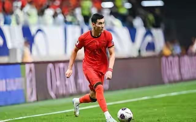 抗韩英雄拜合拉木，一个人把韩国人整蒙圈了，竟然强烈抗议中国队使用归化球员。咱就