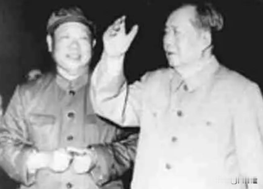 1976年2月，毛主席自感不久于人世，做了两项重要的人事安排，第一项是任命华国锋