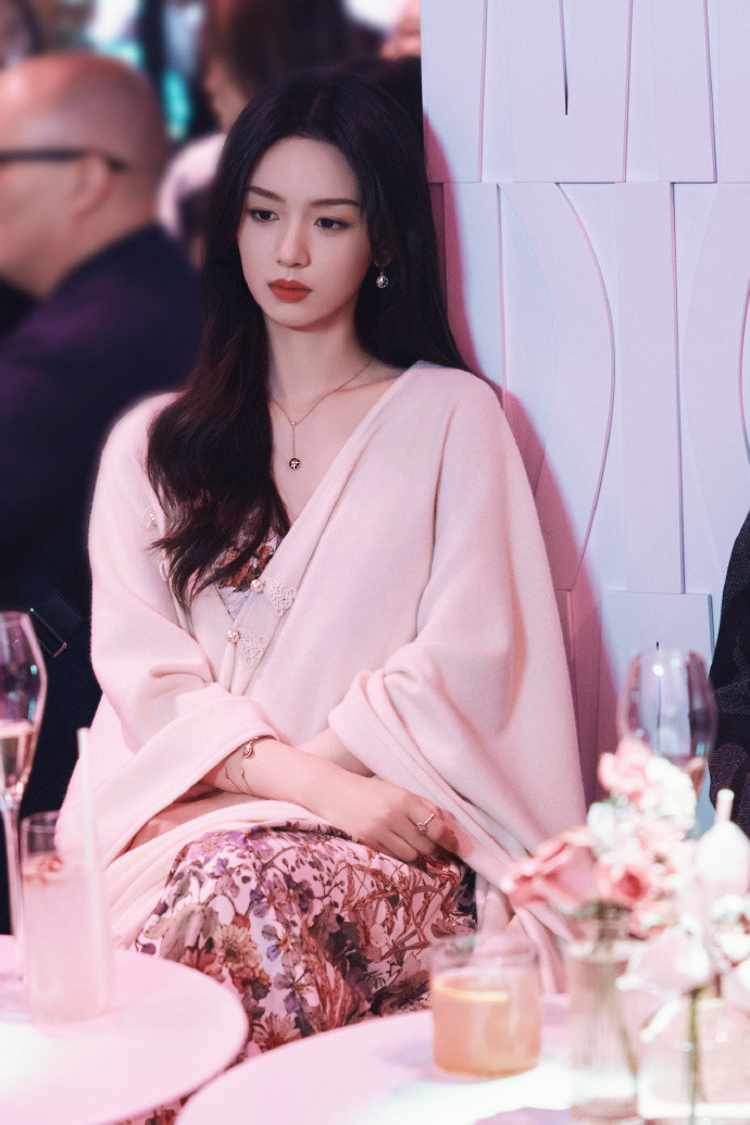👠周也天生丽质属于是[爱心][爱心][爱心]周也怎么能有人在水下还能美成这样​​​