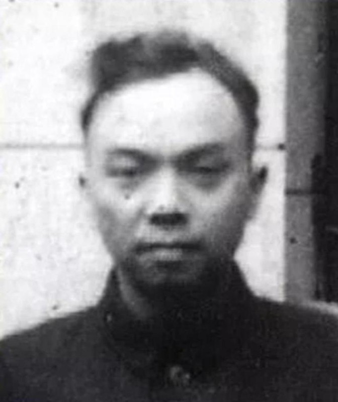1949年，地下党被判死刑，临行刑前去上厕所，看守意味深长地说：“早去早回”，地