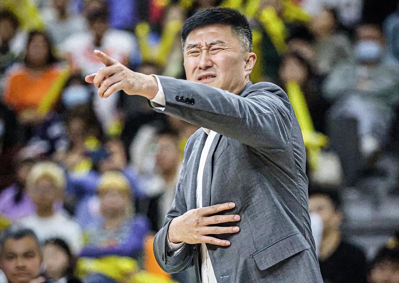 朱芳雨：杜指导，这球队的防守问题得解决吧？？要不打谁都五五开，没手感直接凉？？