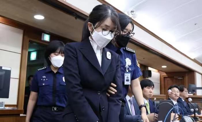 真正让尹锡悦苍老的可能是对妻子金建希的思念，和对其案件的焦虑！上个月12日，韩国