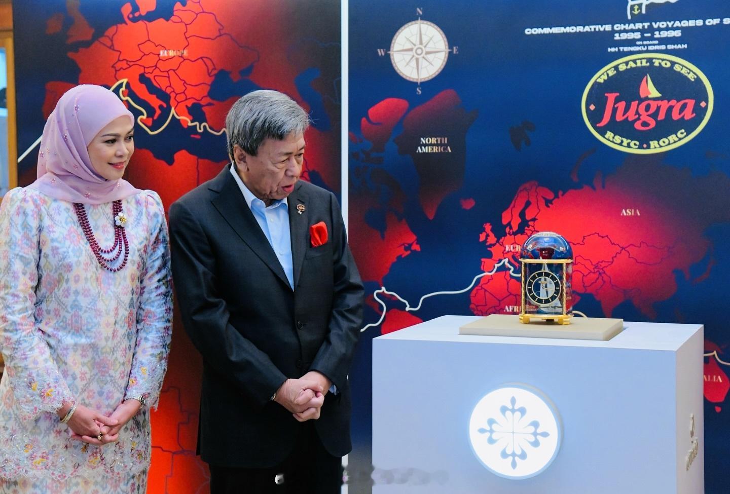 王室王室马来西亚王室雪兰莪2025年11月27日，雪兰莪苏丹夫妇和王储夫妇参观