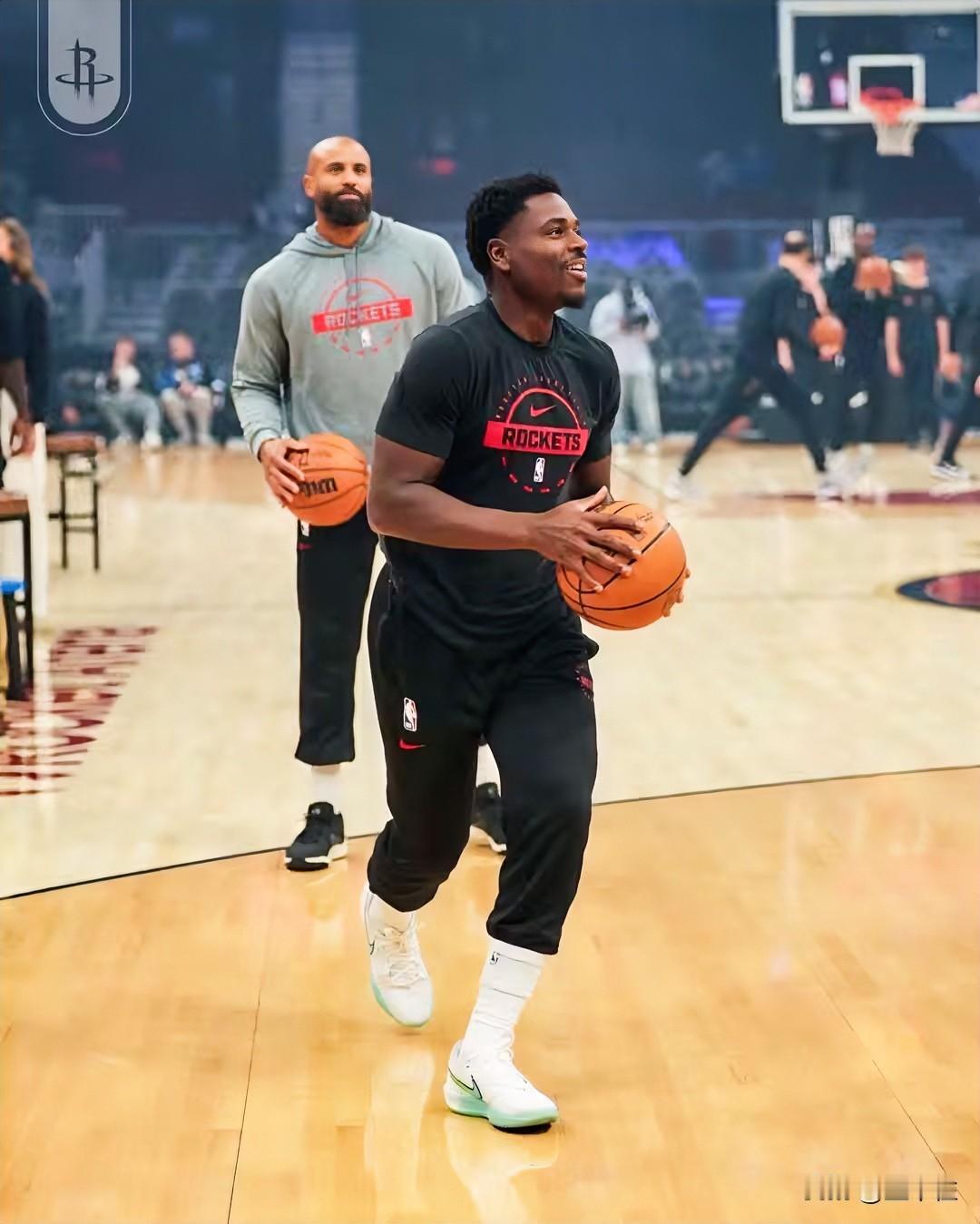 五连胜！细数火箭本场四根“救命稻草”！1，篮板球。虽然阿门和亚当斯连续两场篮