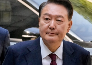 李在明答应尹锡悦了当地时间25日，韩国总统候选人李在明呼吁建议延长和美国的关税