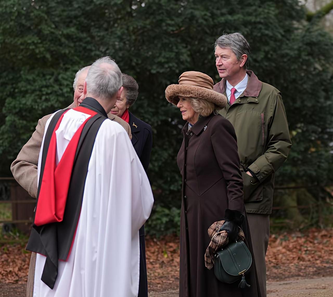 卡米拉，是真的要“落幕”了！没有了查尔斯的扶持！也没有王室的血脉，国王一退位