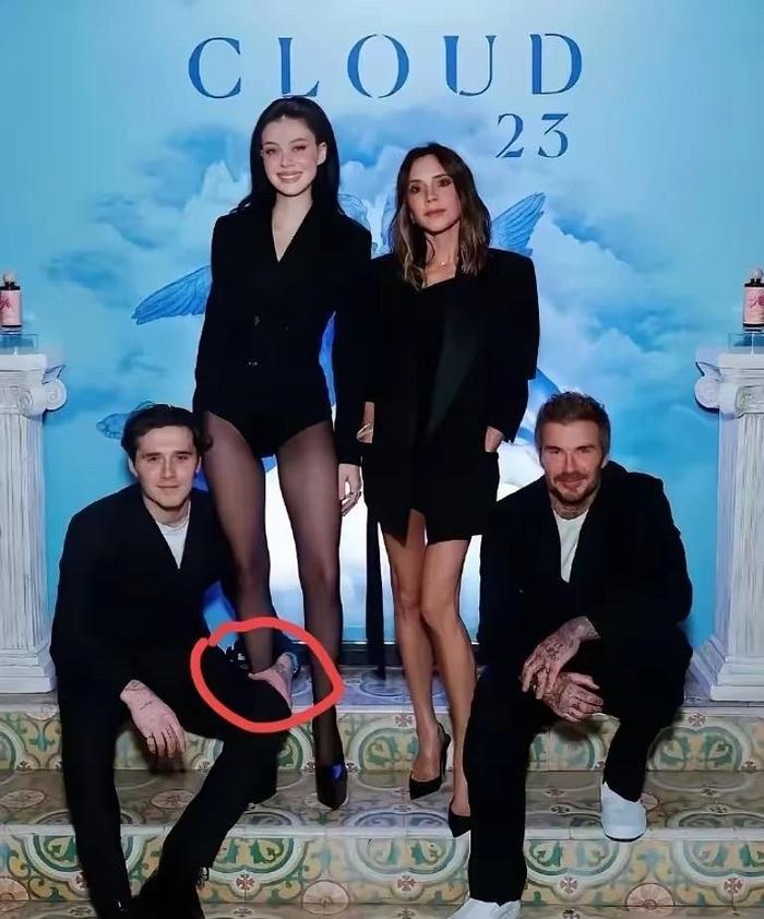 儿子结婚后，做的第一件事是拉黑母亲。你以为这是叛逆？不，这是长达二十年的掌控