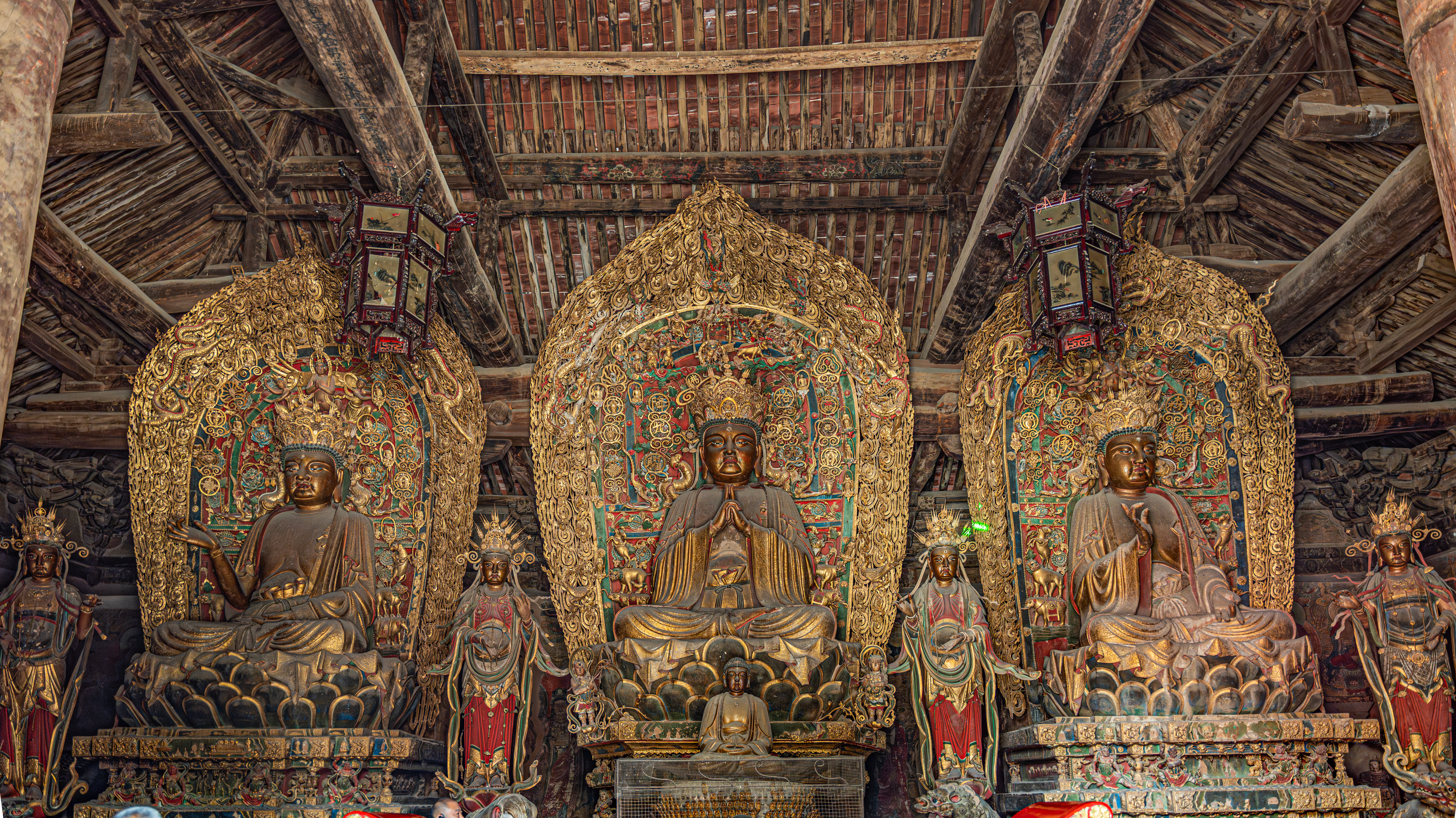 广胜寺上寺天中天殿的明代造像太美了。注意中间主尊像毗卢遮那，但背光又写“拾胜光”