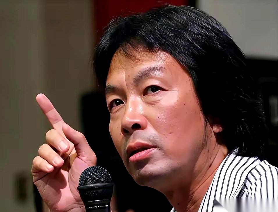 最扎心的是什么?是人家的孩子二十岁,已经学会了不动声色,知道怎么用最温柔的刀子