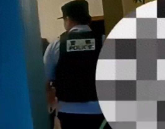 小孩打110哭喊：警察叔叔我们饿得不行了！浙江，派出所的报警电话响了，听筒里