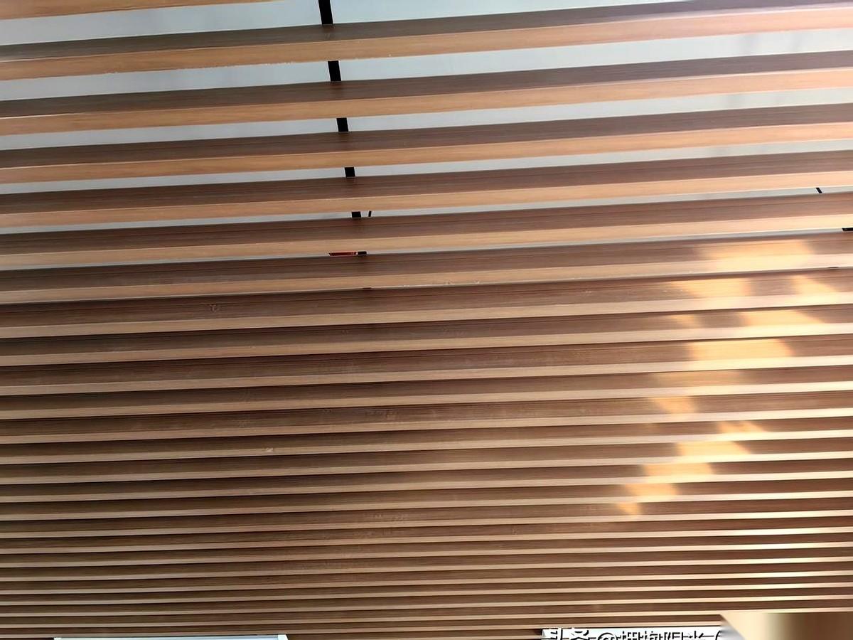 我敢用我下半年的奖金发誓，放假前，我亲手关掉了我工位上所有的电源。今天谁也没告