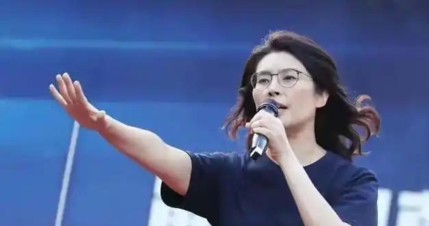 国民党主席选举，还没开打，最狠的话，就先从一个“民进党叛徒”的嘴里说了出来。郑丽